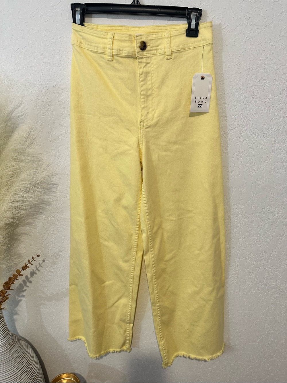 Billabong Soft Yellow High-Rise Wide Leg Bootcut Pants trousers size 26 - Picture 13 of 13